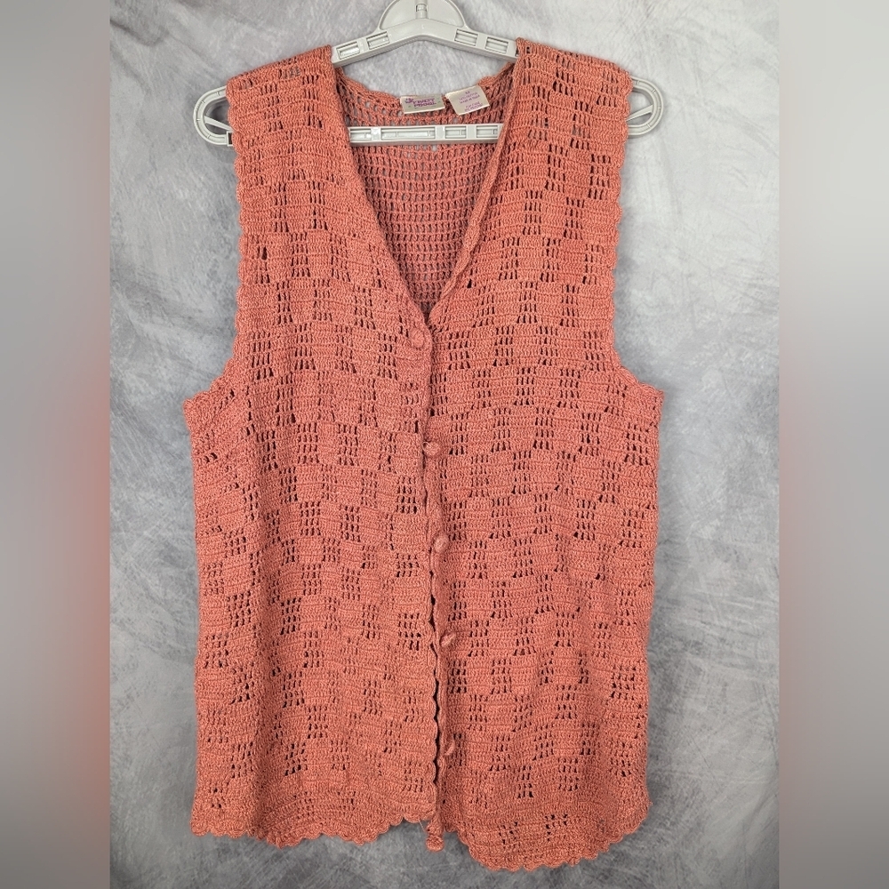Fruit Phool Size Medium Crocheted Sweater Vest In Country Pink/Mauve Vintage
